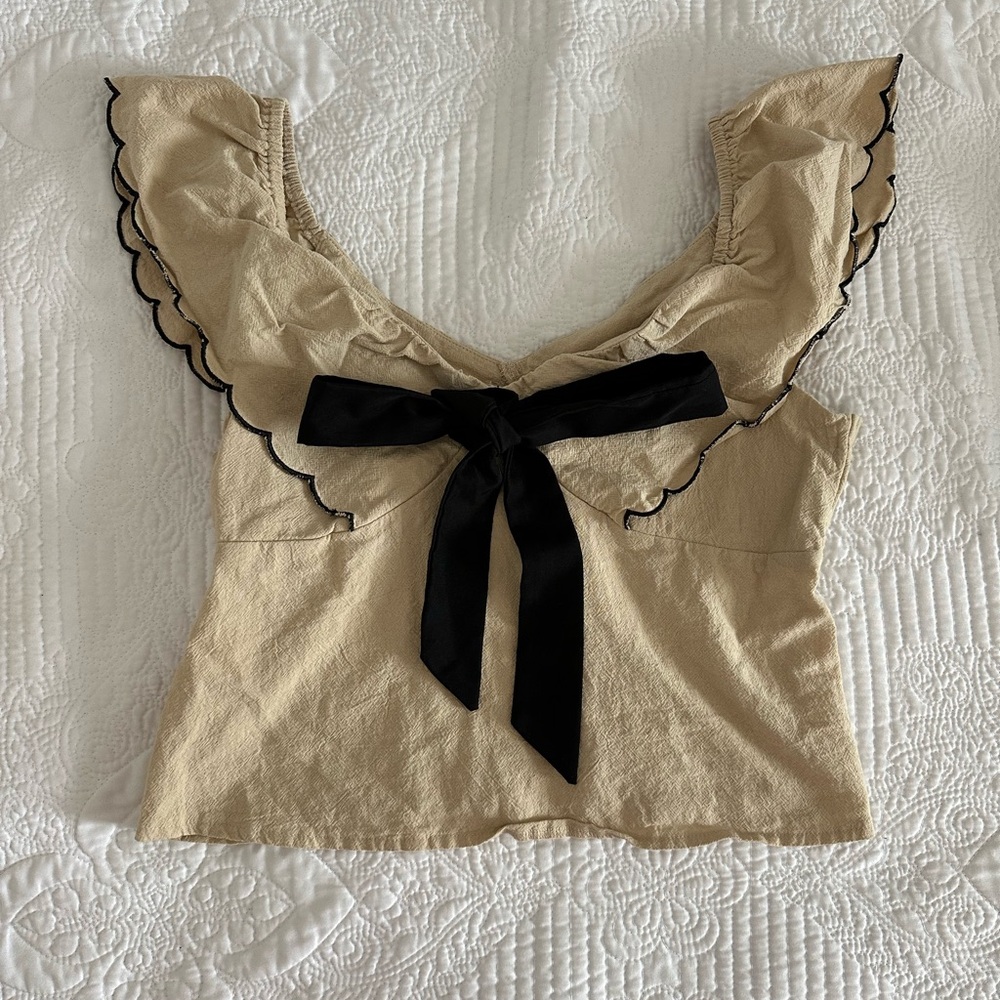 Ruffle bow top